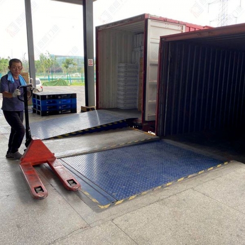 40尺柜集卡车卸货平台：出口企业快速倾斜卸货的优选　